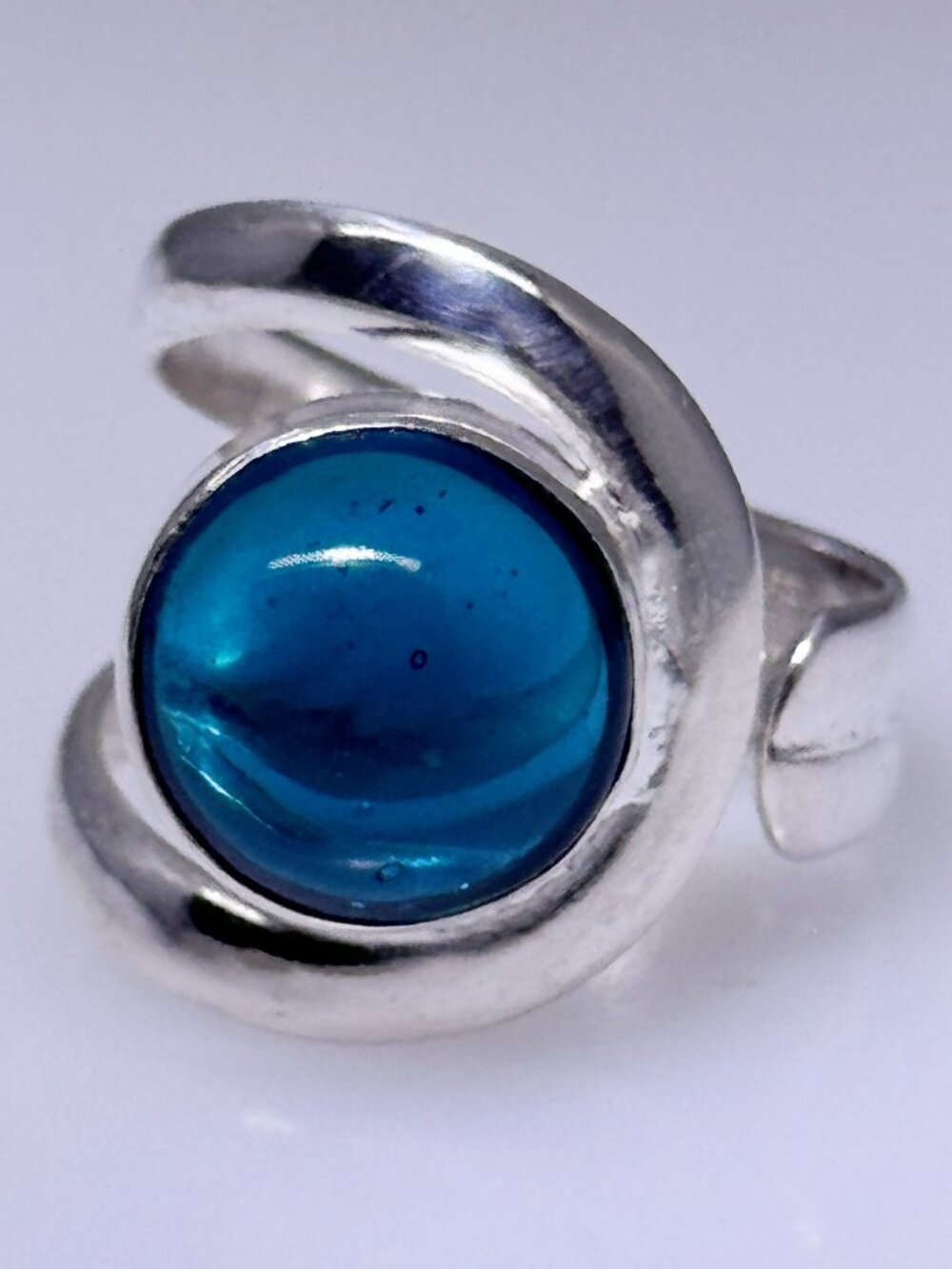 Sterling silver swirl style ring, teal glass cabochon, size 8, NWOT
